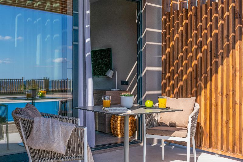 Elissa Adults-only Lifestyle